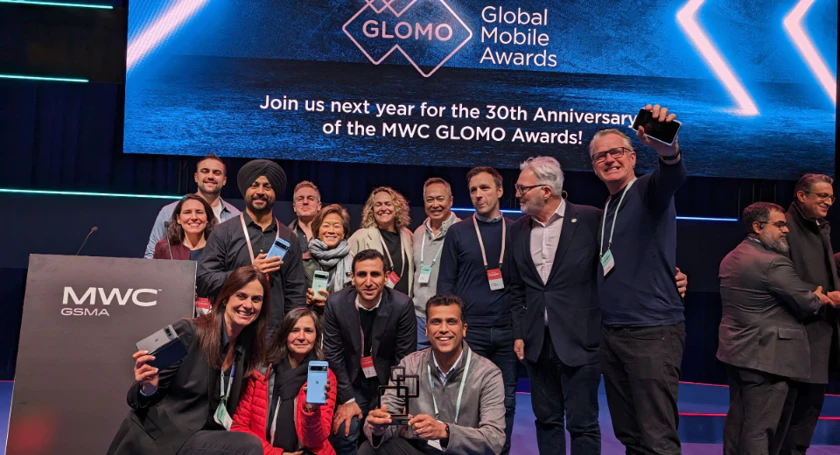 Glomo best smartphone award google pixel 8 rick osterloh