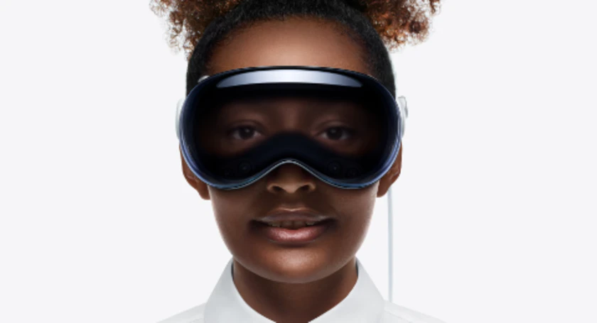20247ts apple vision pro woman eyesight