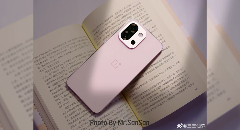 Oneplus 13t pink mrsansan weibo rear on book in light