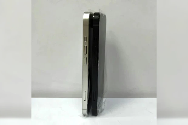 Apple iPhone 16E dummy Side View