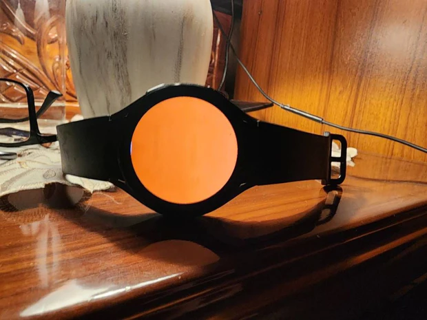 Galaxy Watch4 with Red Screen Of Death via Reddit and Samsung Forum