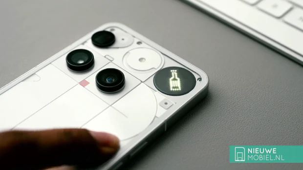 Playing Spin The Bottle on the new Nothing Phone 3 with the new Glyph Interface Playing Spin The Bottle on the new Nothing Phone 3 with the new Glyph Interface