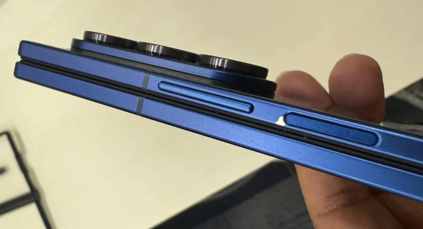 Samsung galaxy z fold 7 paint chipping away