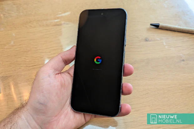 Google Pixel 10 Pro front display