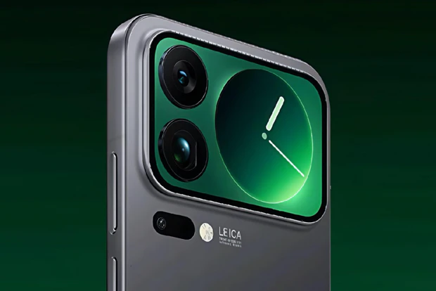 Xiaomi 17 Pro Max rear with secondary display via Weibo