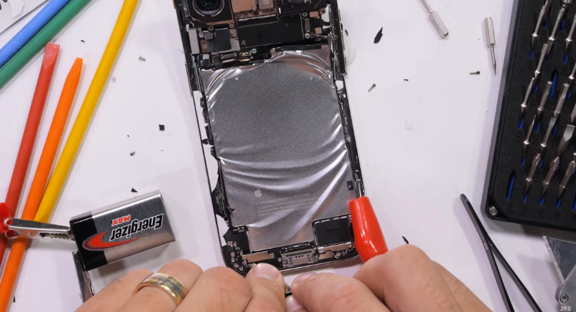 Jerryrigeverything swaps iphone air battery