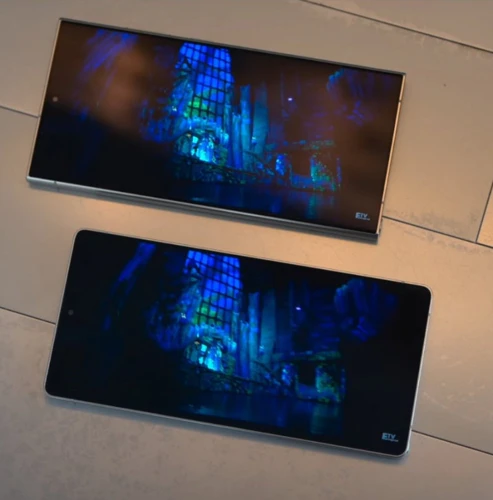 Screen of Samsung S24 Ultra compared with the S25 Ultra
