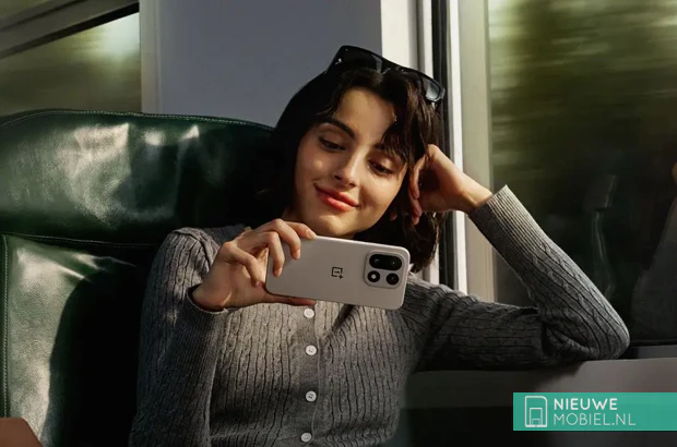 OnePlus 15 on the train OnePlus 15 on the train