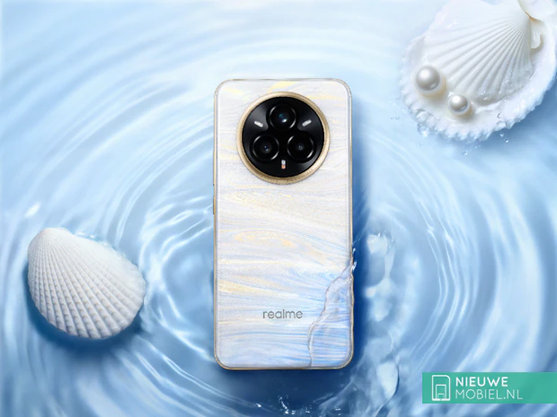 Realme 14 Pro with Cold-sensitive Color-changing back cover Realme 14 Pro with Cold-sensitive Color-changing back cover