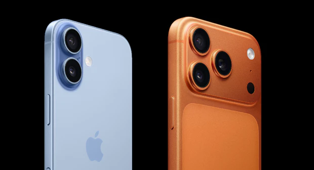 Close-up van de cameramodule van de iPhone 17 met twee lenzen en de 17 Pro met drie lenzen