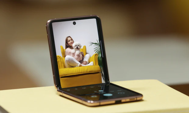 Samsung Z Flip Flex Mode handsfree foto