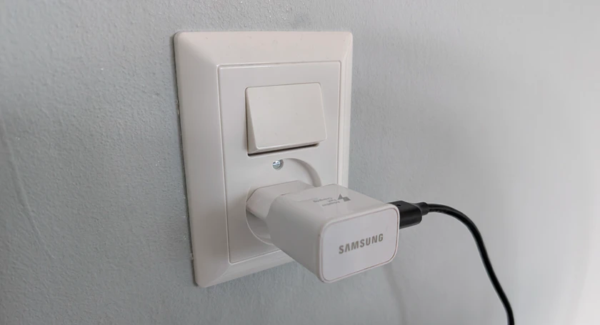 Samsung charger plugged in