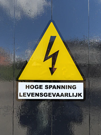 Voorbeeld camerafoto Oppo Find N6 - hoogspanningsgevaar Voorbeeld camerafoto Oppo Find N6 - hoogspanningsgevaar