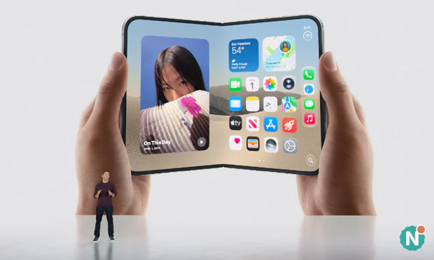 Apple iPhone Duo keynote-aankondiging Apple CEO John Ternus kondigt de Apple iPhone Duo aan op een wit podium