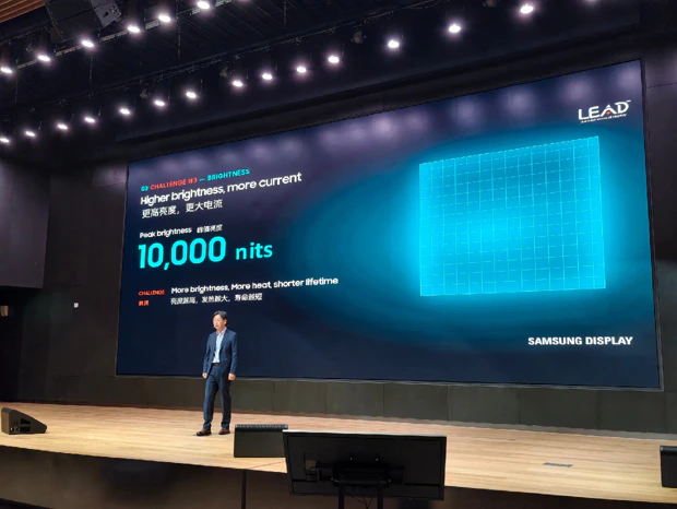 Samsung Display en iQOO tonen het M16 OLED-paneel tijdens de presentatie van het iQOO 16-scherm
