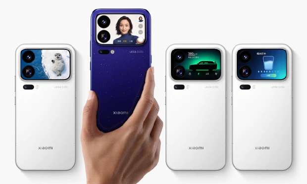 Xiaomi 18 Pro en blanc et bleu avec écran à l'arrière