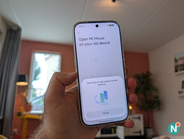 Transferring data to the Xiaomi 18 Pro with Mi Mover Transferring data to the Xiaomi 18 Pro with Mi Mover