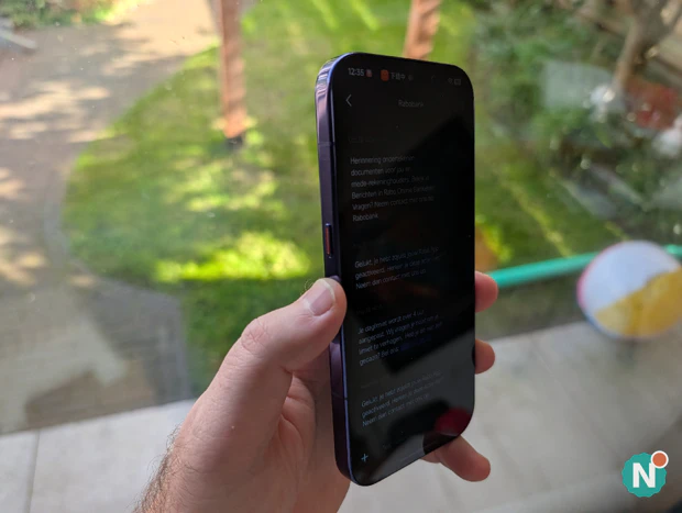 Privacy screen of the Xiaomi 18 Pro from various viewing angles