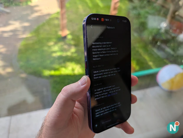 Privacy screen of the Xiaomi 18 Pro from various viewing angles