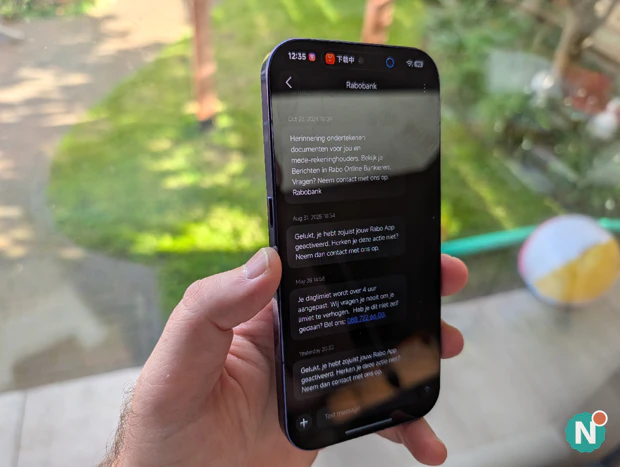 Privacy screen of the Xiaomi 18 Pro from various viewing angles