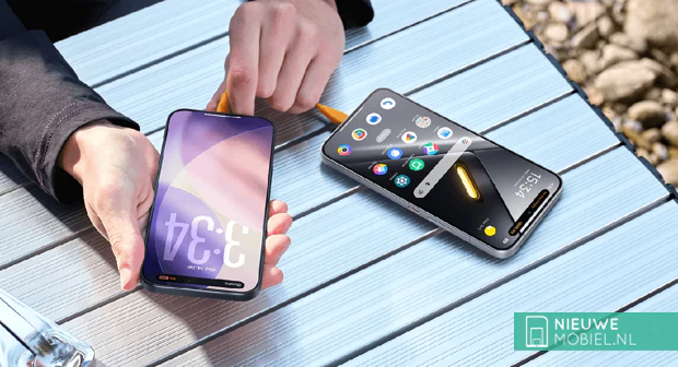 Demonstratie van 27W reverse wired charging waarbij een POCO X8 Pro een tweede smartphone oplaadt via USB-C