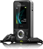 W205 Vorderseite geschlossen schräg with headsets