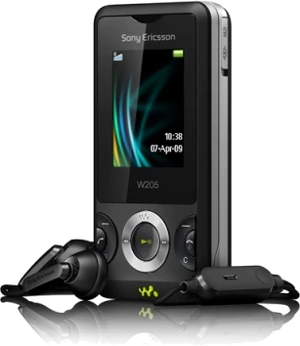 W205 Vorderseite geschlossen schräg with headsets