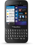 BlackBerry Q5 etupuolella black