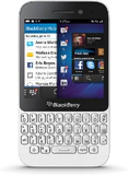 BlackBerry Q5 etupuolella valkoinen