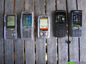 comparison KG920 e70 z400 x820 k800i 03