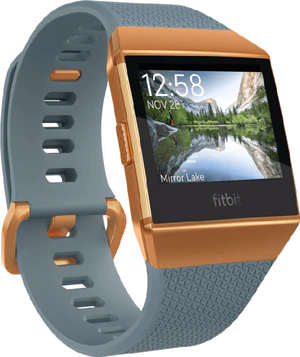 Fitbit Ionic blauw voorkant linkerzijkant