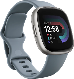 Fitbit Versa 4 blauw voorkant linkerzijkant