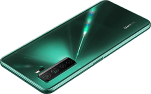 Huawei P40 Lite 5G groen achterkant gedraaid schuin