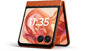 Motorola razr 50 oransje foran høyre side half stengt