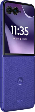 Motorola razr 70 ultra paars achterkant rechterzijkant geopend