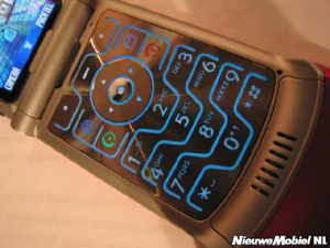 Motorola v3 RAZR pink 09