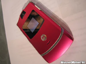 Motorola v3 RAZR pink 11