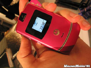 Motorola v3 RAZR pink 21