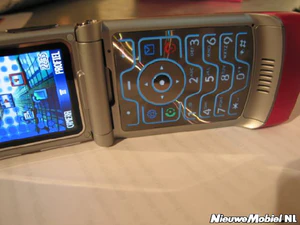 Motorola v3 RAZR pink 22