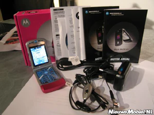 Motorola v3 RAZR pink 32