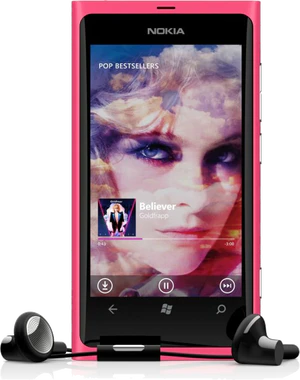 Nokia Lumia 800 magenta music