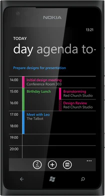 Nokia Lumia 900 musta etupuolella