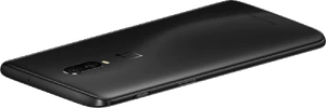 OnePlus 6T midnight svart bakside topp høyre side skrås skråstilt