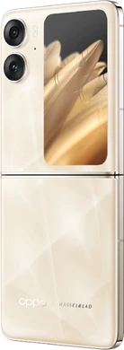 Oppo Find N2 Flip kulta etupuolella vasen puoli avattu