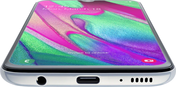 Samsung Galaxy A40 wit onderkant schuin