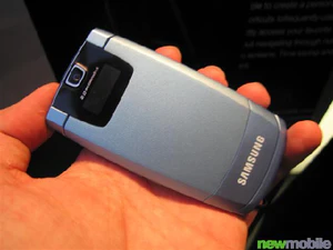 Samsung D830 Blue Edition 1
