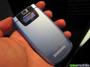 Samsung D830 Blue Edition 14