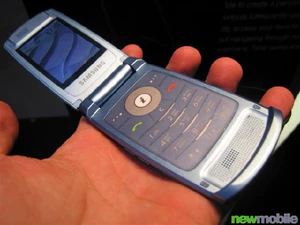 Samsung D830 Blue Edition 15