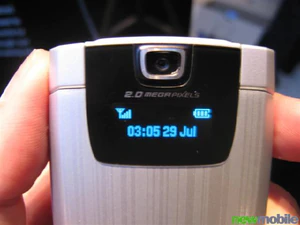 Samsung D830 Silver Edition 17