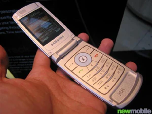 Samsung D830 Silver Edition 5